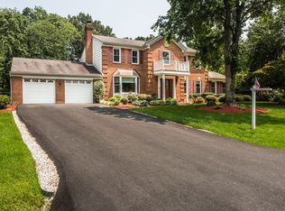 921 Holly Creek Dr, Great Falls, VA 22066