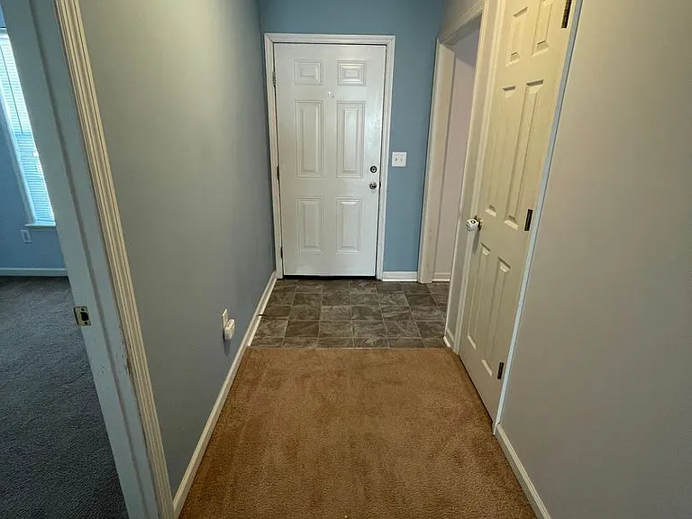 220 John Ct — Photo 2