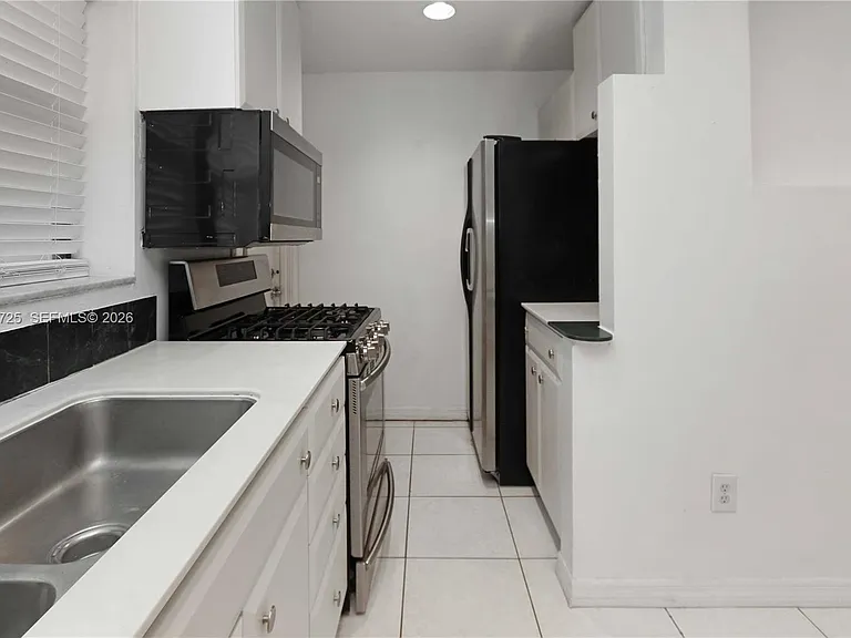 706 S 19th Ave — Photo 10