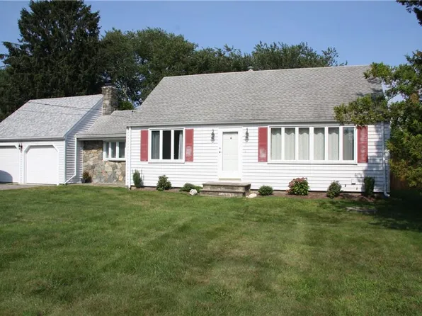 1 Bancroft Dr, Portsmouth, RI 02871