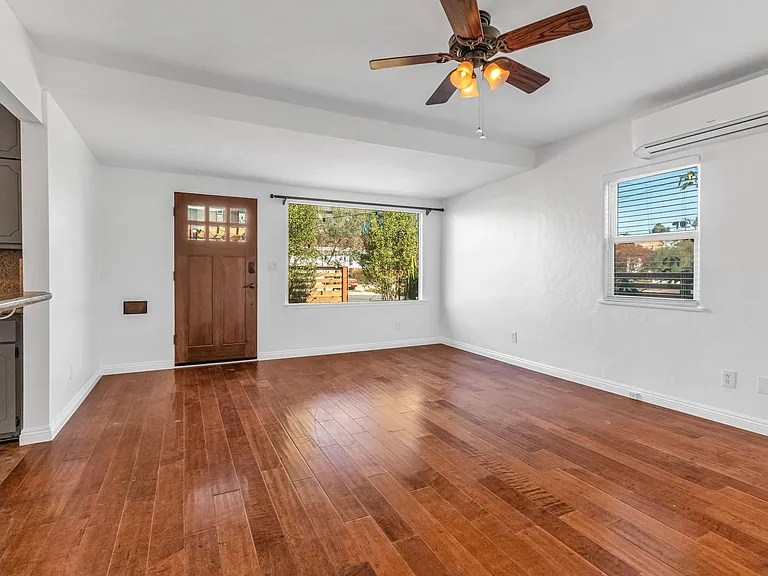 2235 Polk Ave — Photo 9