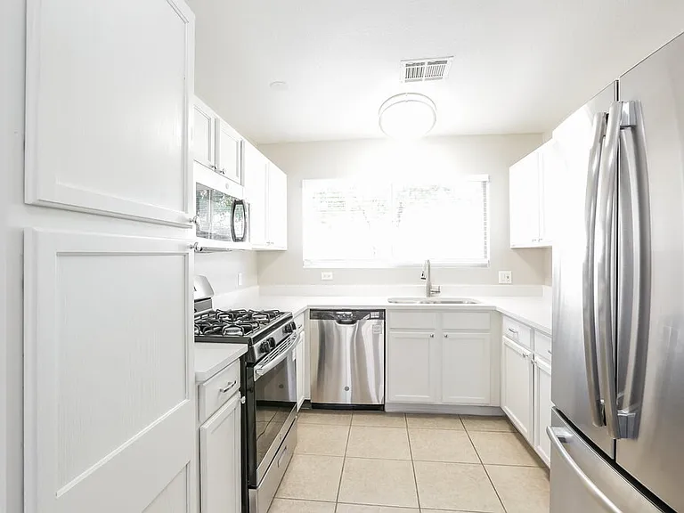 16183 W Buchanan St — Photo 7