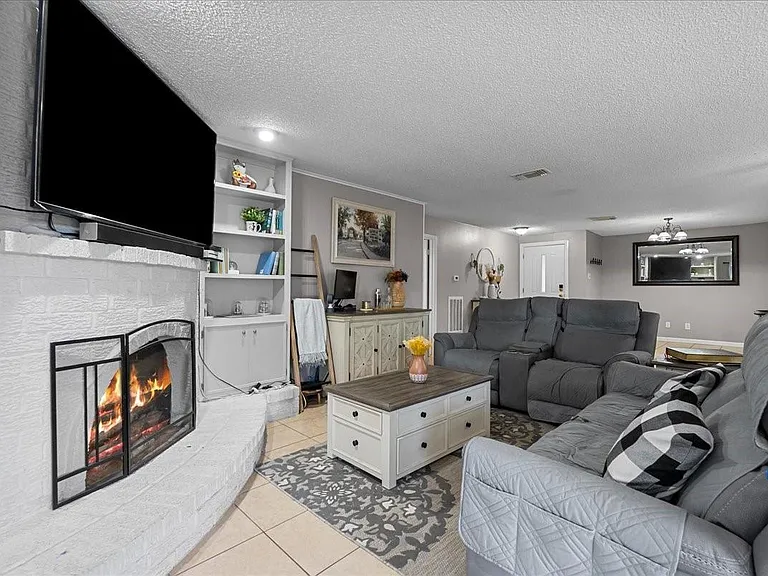 883 Silverpines Rd — Photo 33