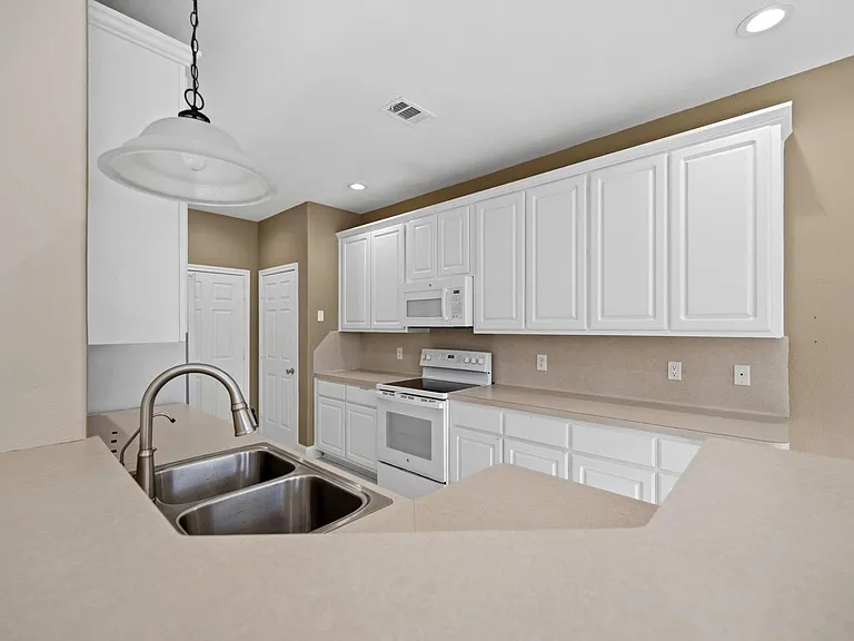 20319 Arbolada Green Ct — Photo 10