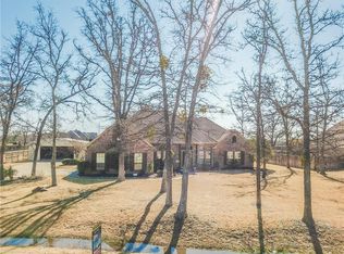 126 Woodland Dr, Aubrey, TX 76227