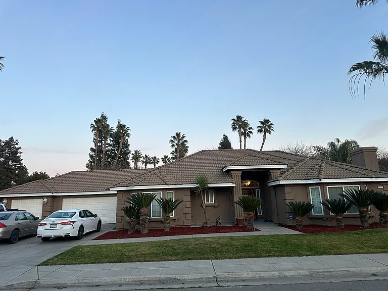 1537 Deborah Ln — Photo 3