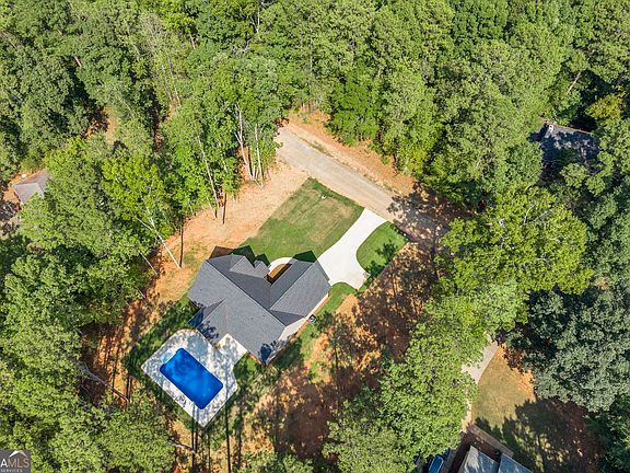 3rd image of 673 Pelican Cir