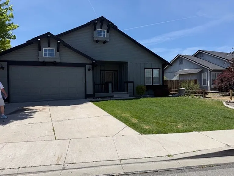 1071 Village Knoll Dr — Photo 1