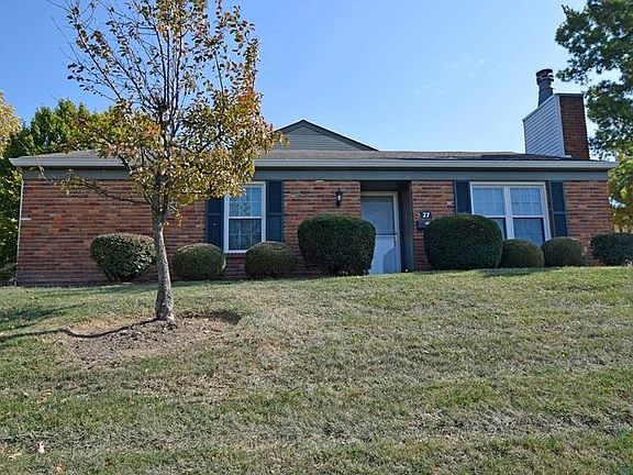 2nd image of 27 Applewood Dr #27