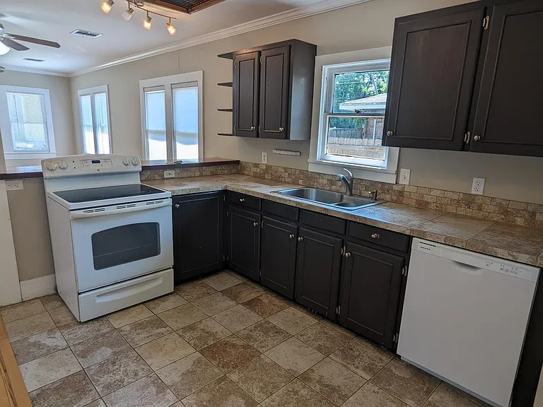 330 General Mouton Ave — Photo 13