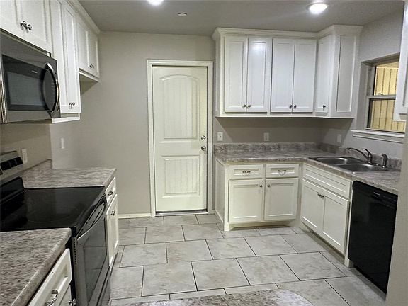 3rd image of 401 SW 93rd St