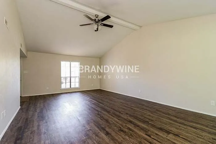 3 bed, 2.0 bath, 1479 sqft, $2,255 — Photo 3