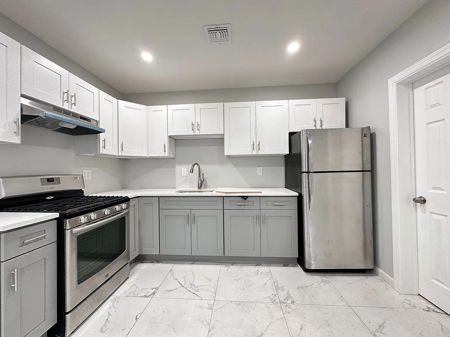 61 Warner Ave — Photo 2