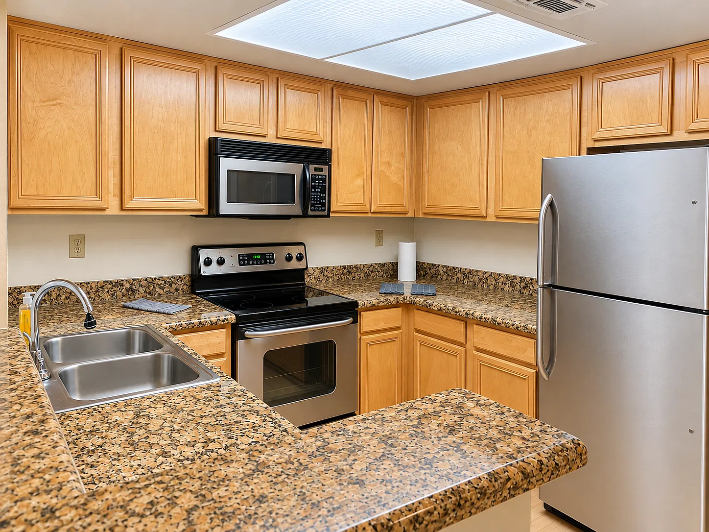 2 bed, 1.5 bath, 849 sqft, $2,100 — Photo 2