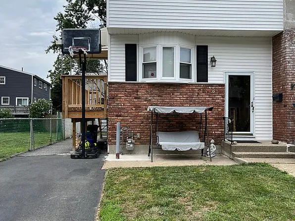 63 Lonergan Dr, Suffern, NY 10901