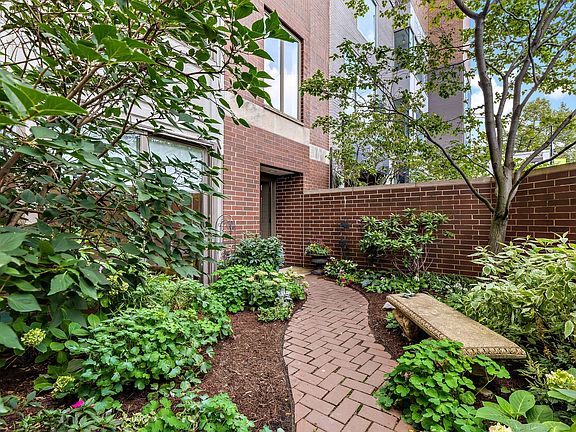 3rd image of 1740 N Clark St APT 1740
