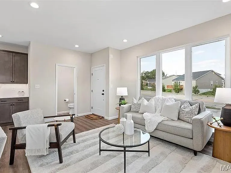 44 Pheasant Ln — Photo 4