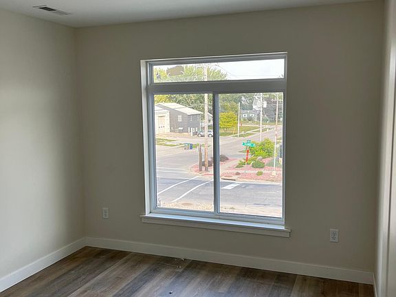 4th image of 1011 N Columbus St