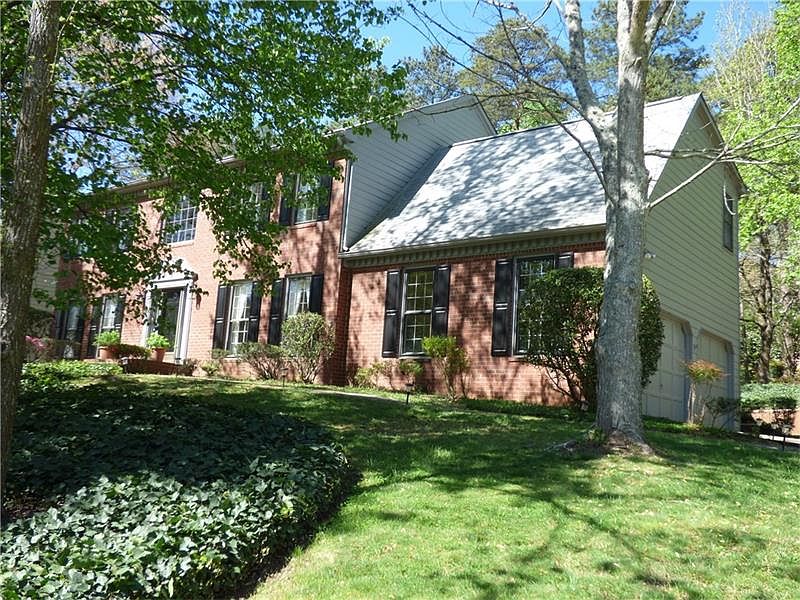1st image of 811 Woodmont Dr
