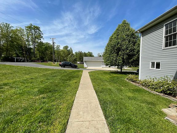 4th image of 4 Rose Hill Farm Dr