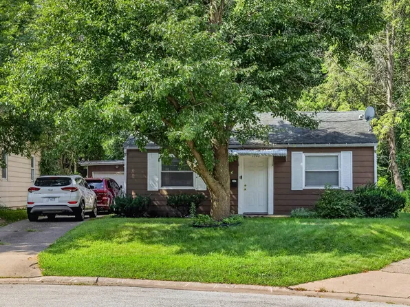 1103 37th Street Ct, Moline, IL 61265