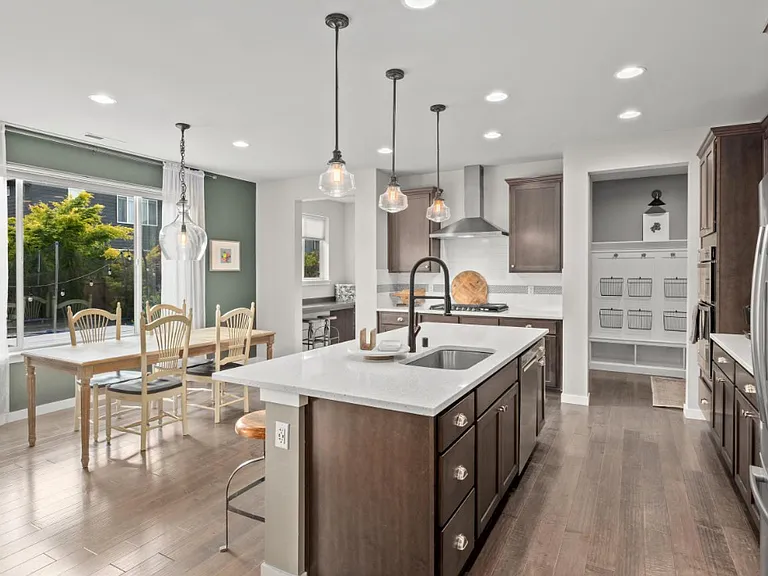 303 Vaughan Blvd NE — Photo 8