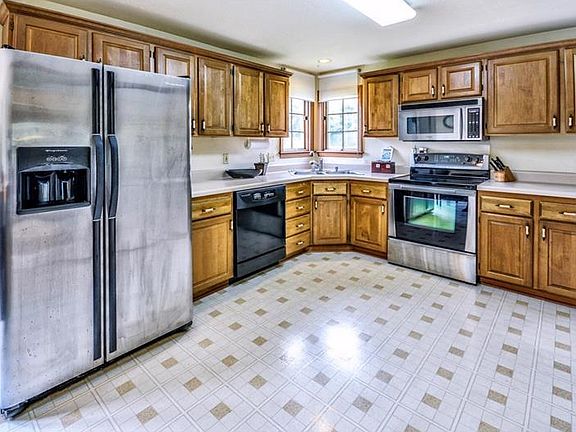 5th image of 600 Wiltshire Ct