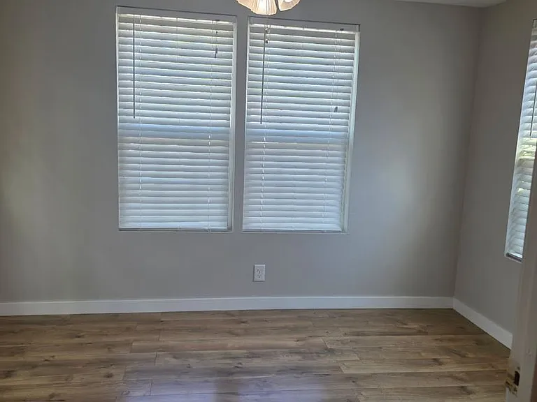 517 N Main St — Photo 21