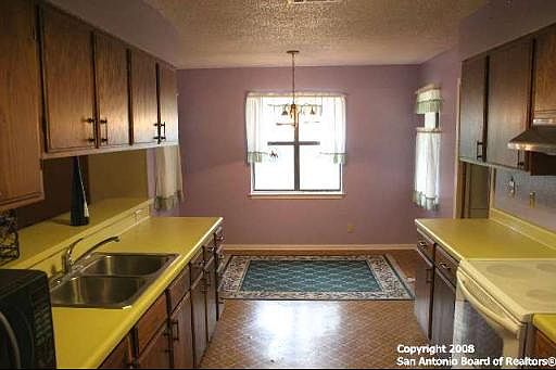 4th image of 438 W BAYLOR ST