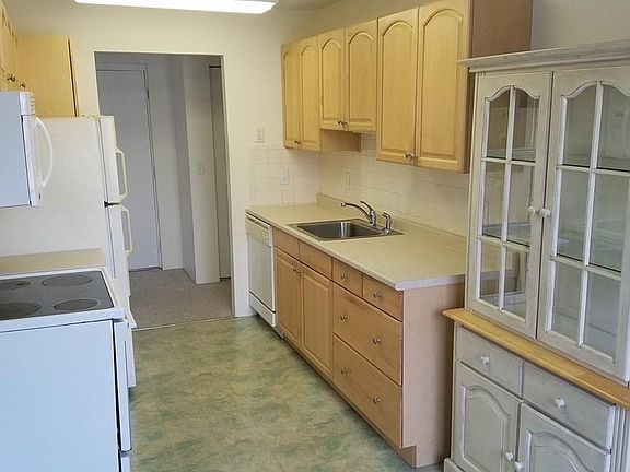 5th image of 31 Church Grn APT 302