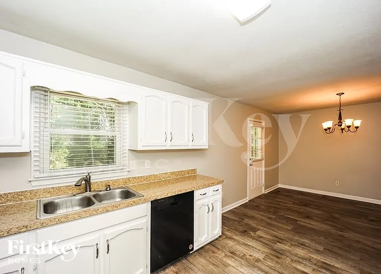 420 Freestone Dr — Photo 6
