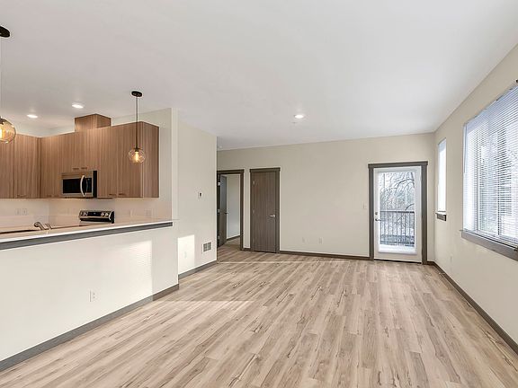 5th image of 13521 97th Ave E #405