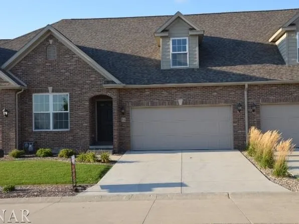 11 Prairie Vista Ct, Bloomington, IL 61704