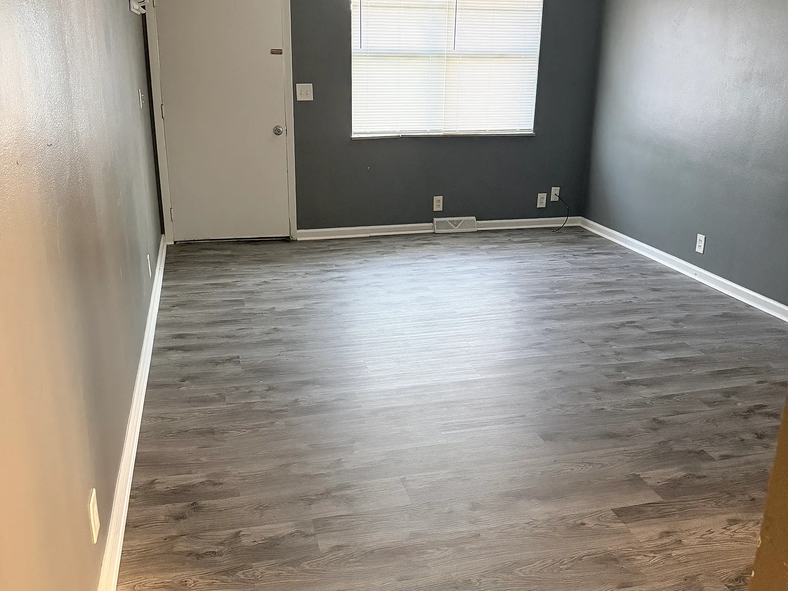 14 Eastgate Dr — Photo 2