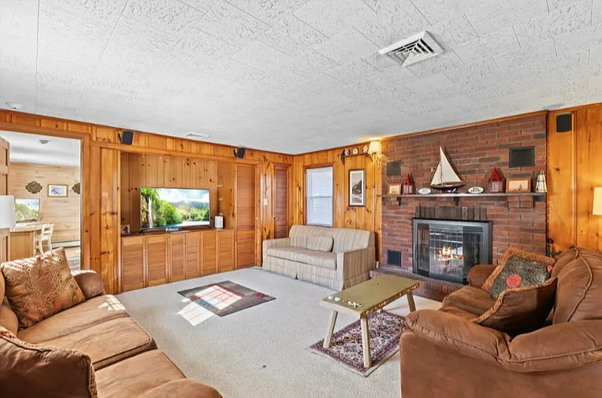 3 bed, 1344 sqft, $2,200 — Photo 3
