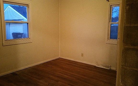 5th image of 2001 Spencer Ln