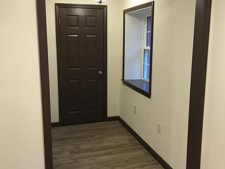 109 W Main St #E — Photo 9