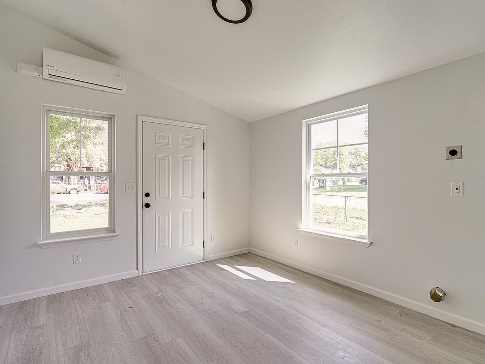 1st image of 4117 10th Ave