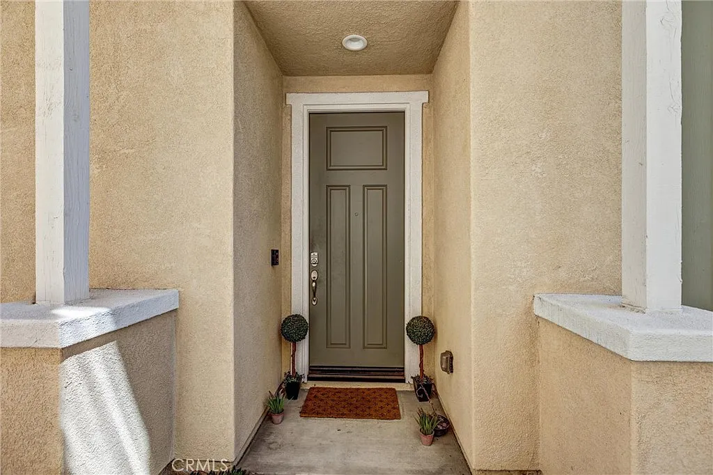 4 bed, 2252 sqft, $4,650 — Photo 4