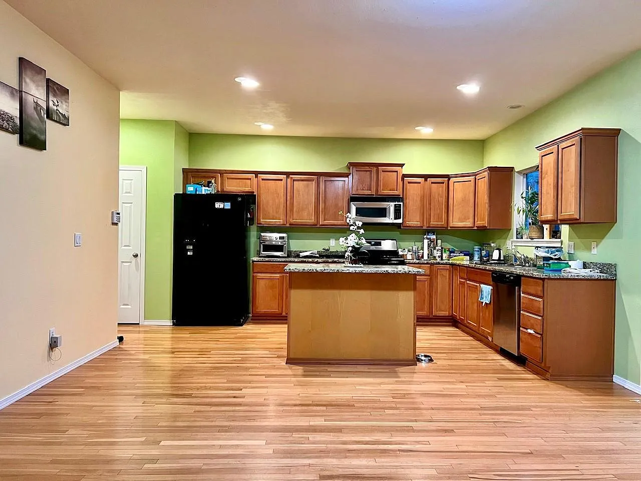 3 bed, 2.5 bath, 2053 sqft, $3,325 — Photo 3