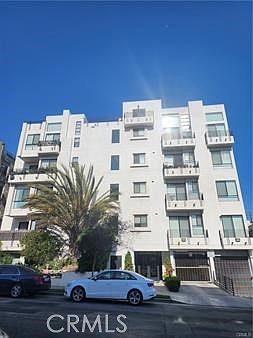 1st image of 1046 S Serrano Ave #505