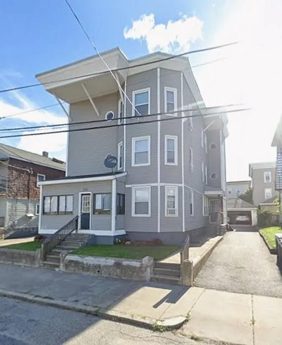 3 bed, 1.0 bath, 1234 sqft, $1,800 — Photo 1