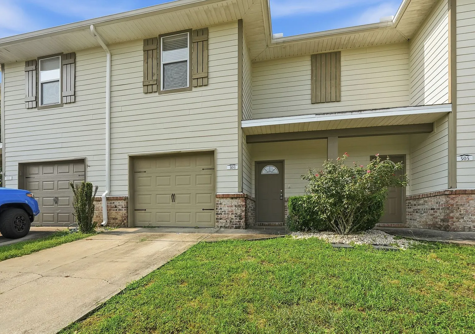 Beautiful Townhome in Arbor Lakes! — Photo 1