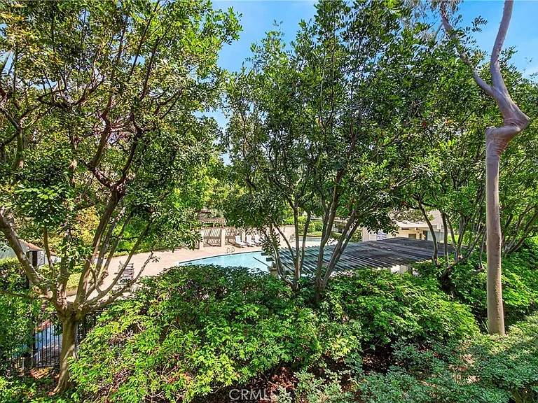 9 Madrona — Photo 20