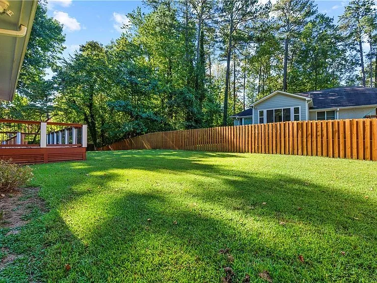 1841 Gainsborough Dr — Photo 21