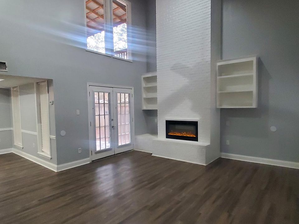 1st image of 703B Bay Park Dr