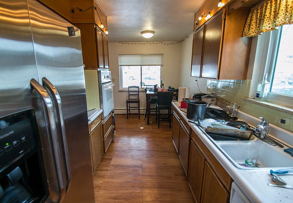 756-758 19th Street Kitchen and Dining Area
