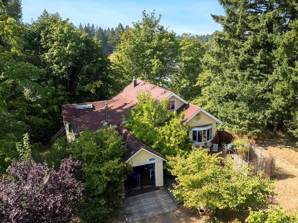 1185 5th St, Courtenay, BC V9N 1L7