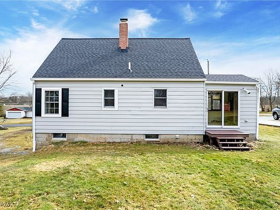 3rd image of 2088 Darnell Dr
