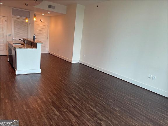 2nd image of 1080 Peachtree St NE Unit 2015